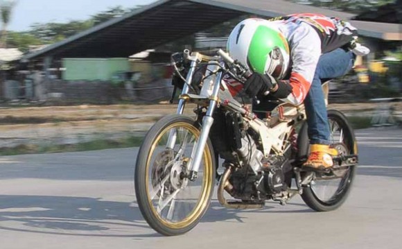 Racikan Upgrade Honda CS 1 Turun Di Drag Bike