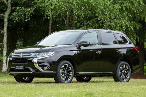 Mitsubishi Outlander PHEV Facelift 2015, Hadir Dengan Penampilan Yang Lebih Fresh