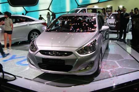 Grand Avega hadir dengan desain futuristik dan bergaya hatchback.