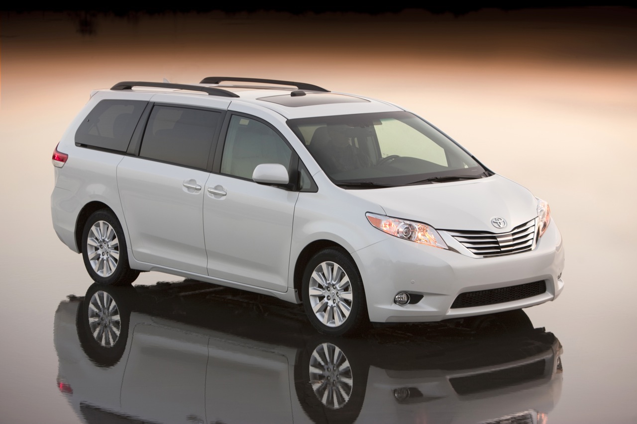 Toyota Sienna minivan di pasarkan Korea Selatan akhir November 2011