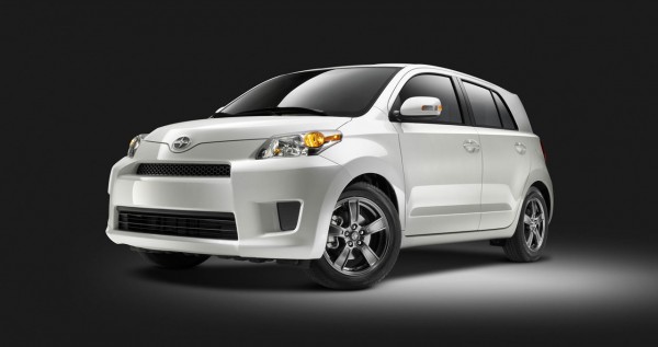 Scion xD 2012 memiliki harga dasar US$ 15.345 atau sekitar Rp138,7 juta.