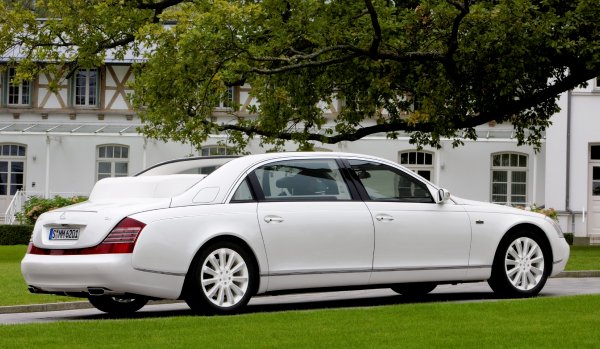 Maybach Landaulet yang memiliki harga US$ 1,4 juta atau sekitar Rp12,6 miliar