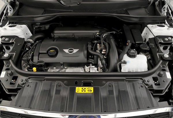 MINI Cooper Countryman diperkuat mesin 1.6-liter 4 silinder segaris berdaya 120 hp