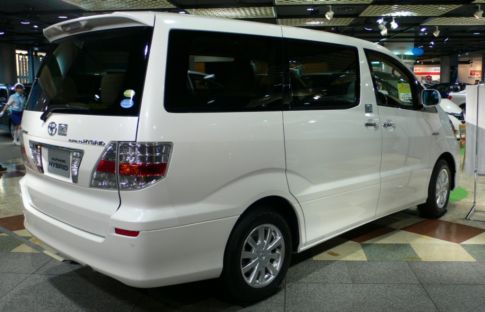 Exterior tampak samping Toyota New Alphard 