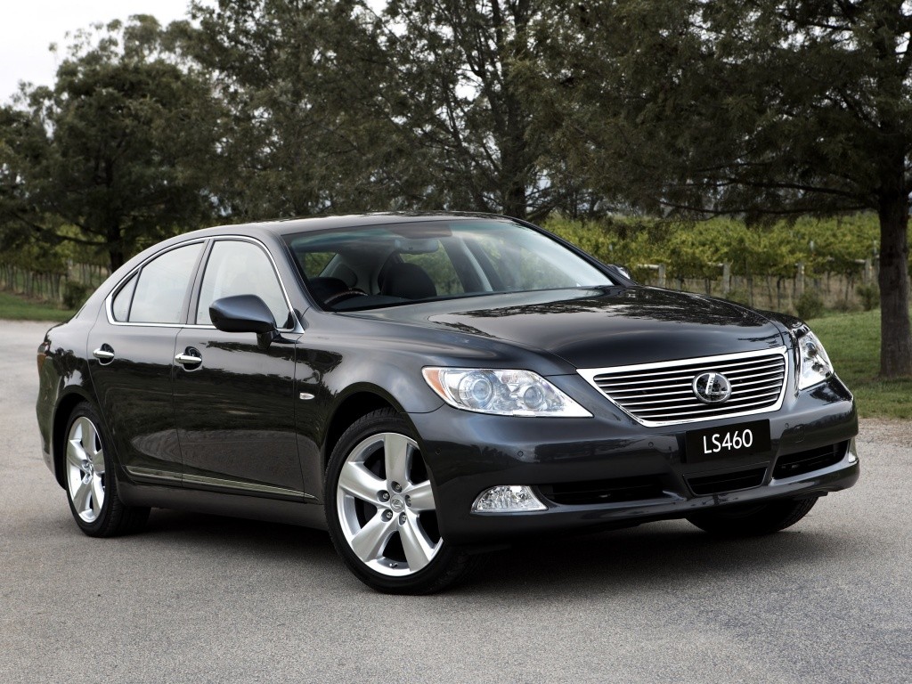 Lexus LS Perkiraan Harga: US$68.505 (Rp616 juta)