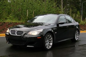 Mobil BMW M5 adalah generasi kelima jenis sedan mewah dengan performa tinggi