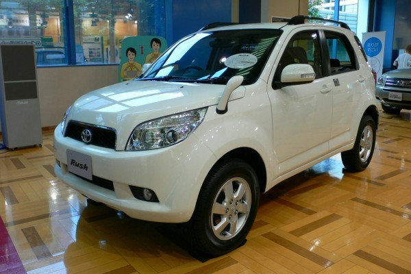 Toyota Rush dengan 3.286 unit (kelas SUV)