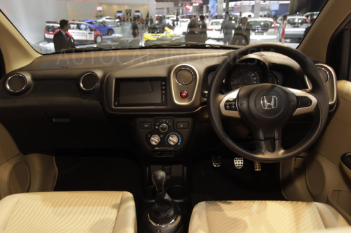 konsep sporty dan dashboard  Honda Mobilio