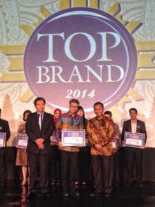 penghargaan Top Brand Award kepada tiga produk Toyota