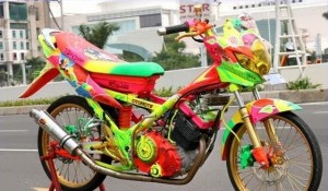 Konsep Full Airbrush Mickey Mouse Pada Suzuki Satria FU Tampil Lebih Keren Dan Sangar