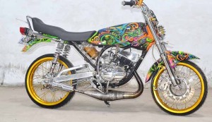 Modifikasi Yamaha RX-King Dengan Airbrush Berbentuk Floral Art