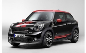 Mobil Mini Cooper Tetap Bisa Melaju Kencang Walau Ban Kempes