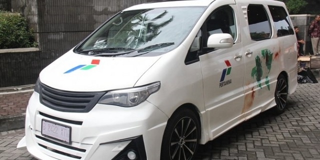 Pertamina Menghadiahkan Mobil Listrik Untuk UGM